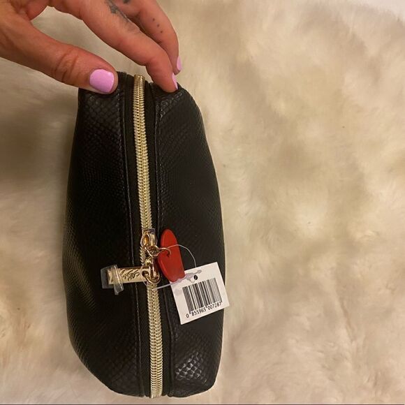 Heart Cosmetic Case BNWT #12  - Picture 5 of 8